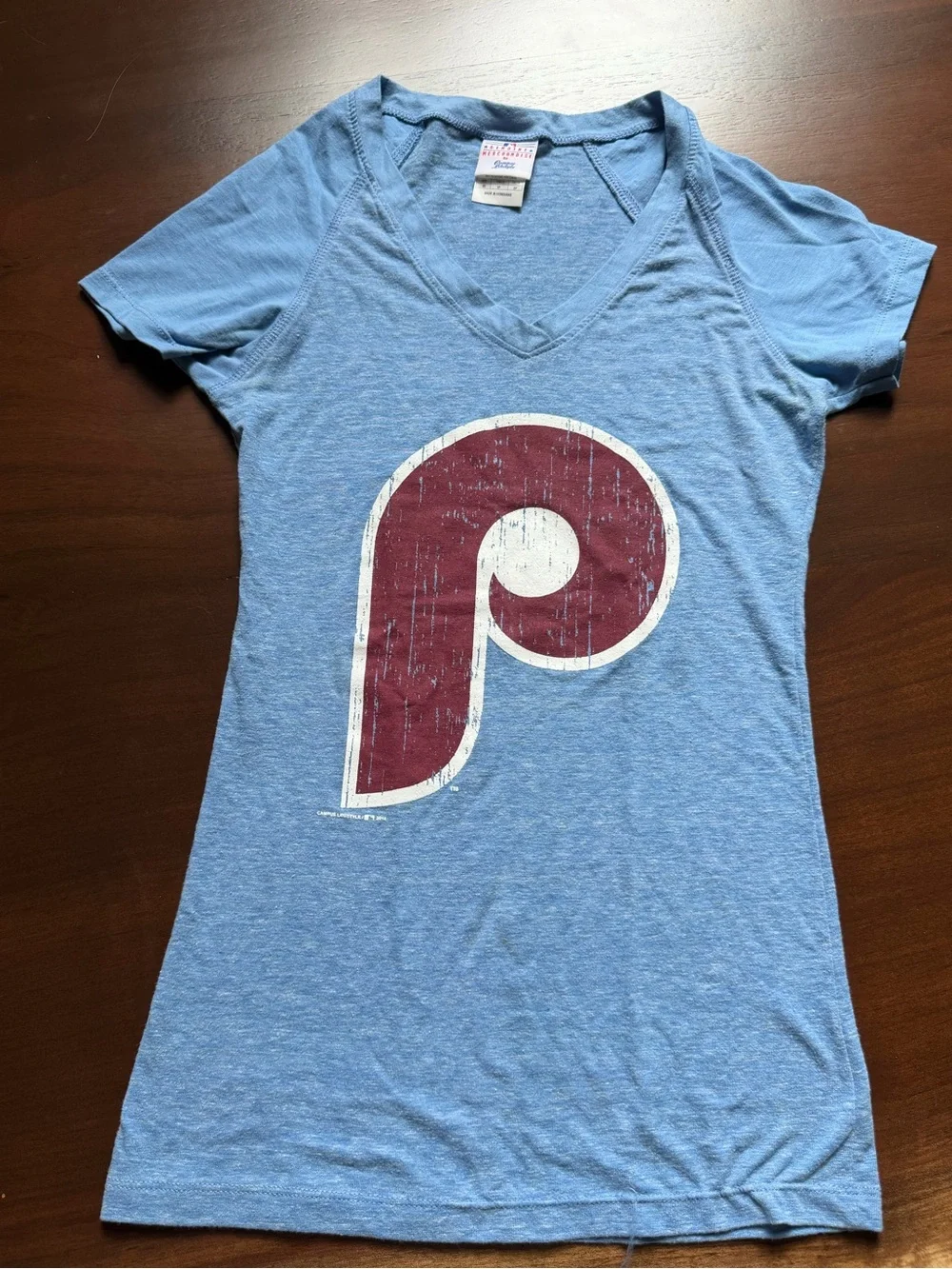 Sz XS Philadelphia Phillies Distressed Logo V-Neck Tee - Light Blue